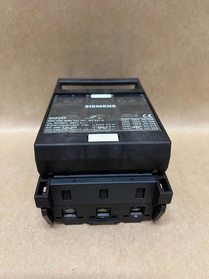 Used Siemens 3NP353 Disconnect Fuse Switch 20A, 3 Pole, 500V