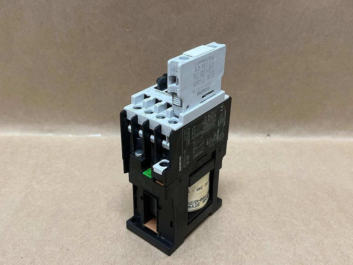 Used Siemens 3TF3010-0B Contactor w/ 3TX4001-2A Contact Block