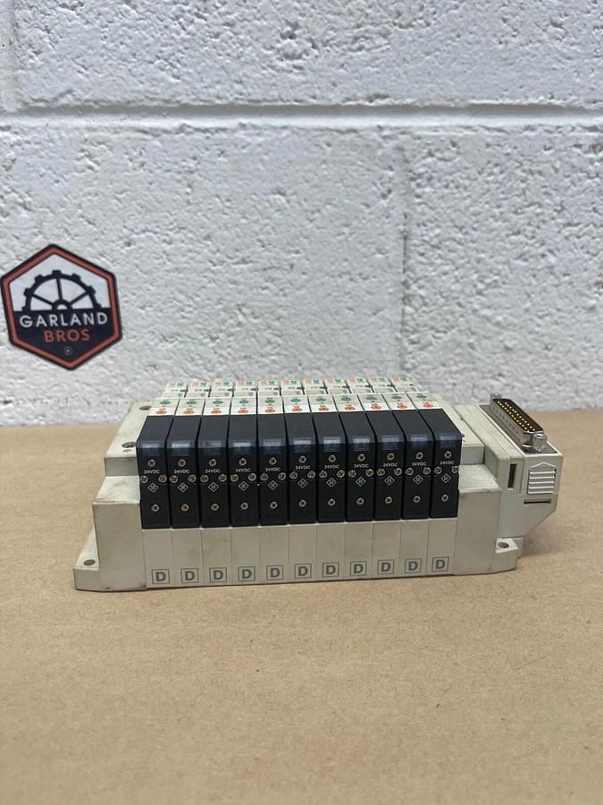Used SMC SS5V1-GAN014A Solenoid Valve Manifold
