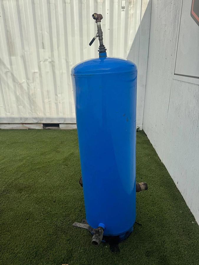 Used Teel 3P272D Epoxy-Lined Tank 42 Gallons, w/ Ball-Valve Fitting