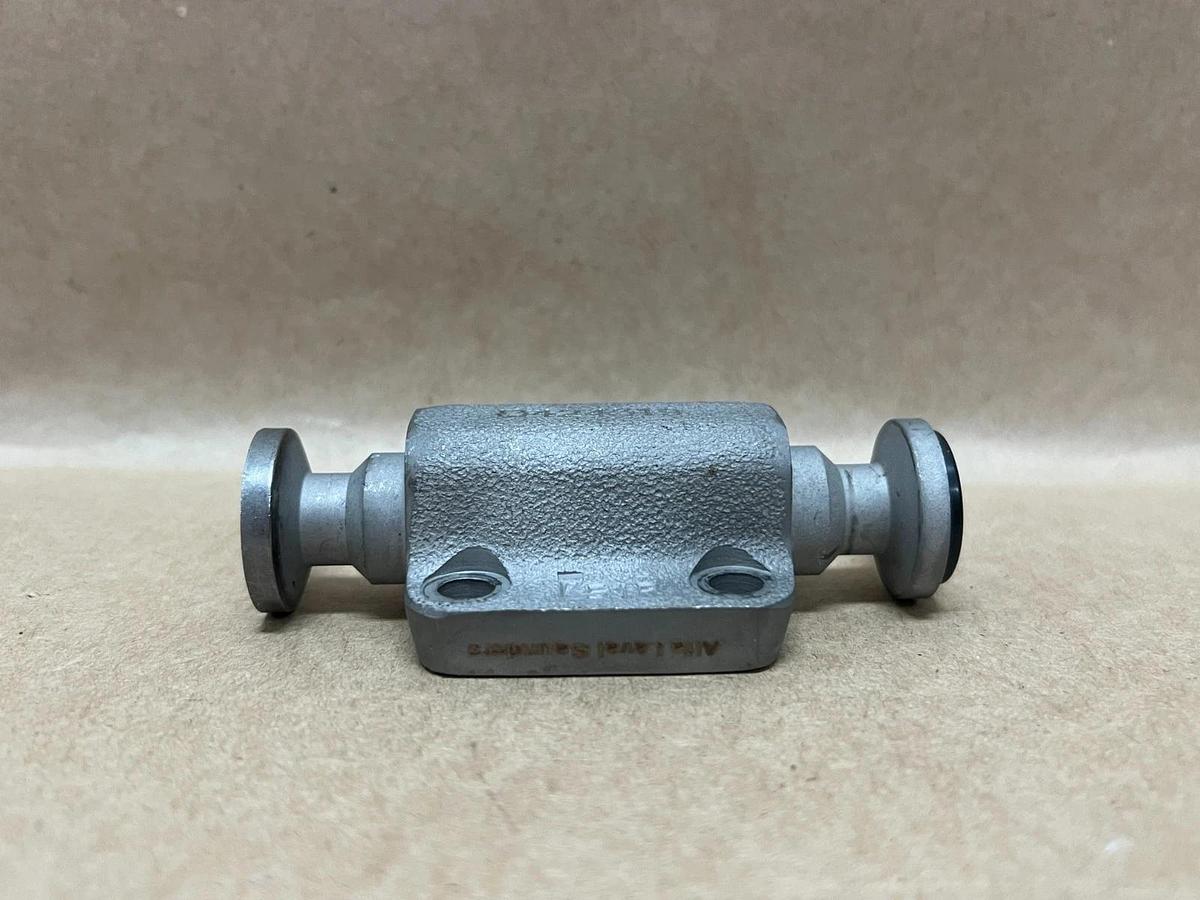 Used Alfa Laval Saunders 188226/001/143 2-Way 1/2" Tri-Clamp Valve Body, 316L