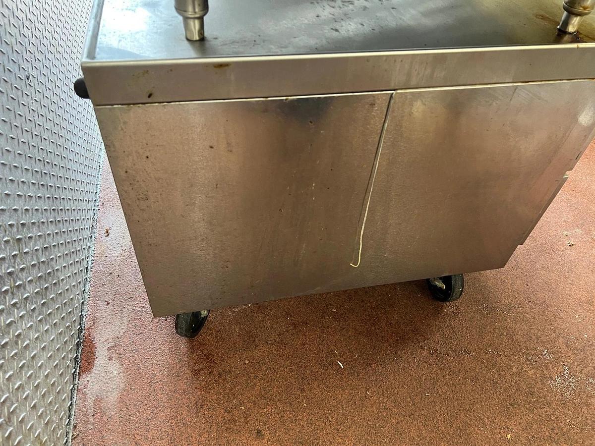 Used Beverage Air Corp. 809-053A Two Door Warming Station