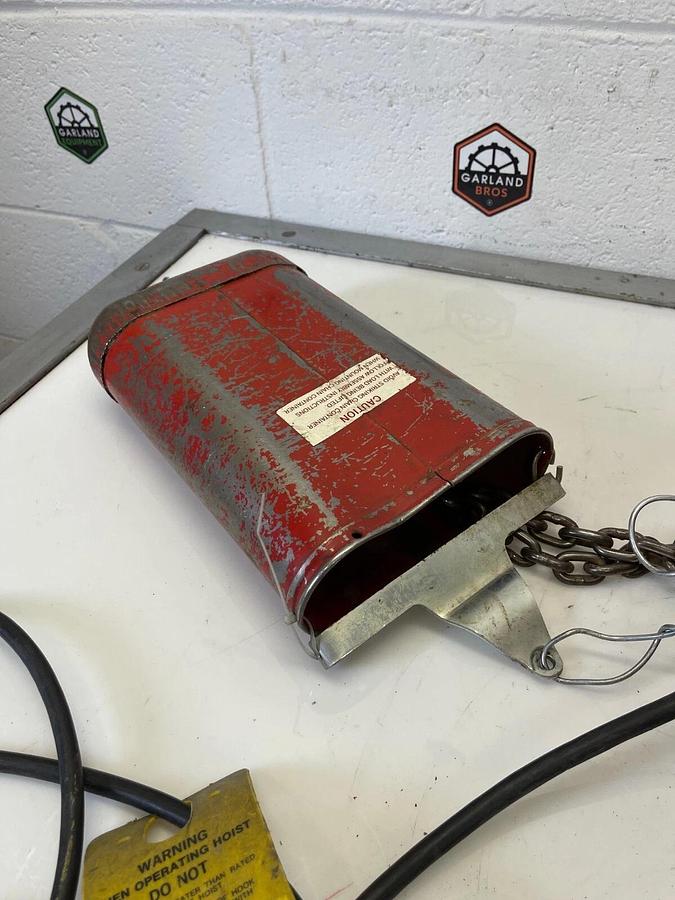 Used Dayton 4Z358 Electric Chain Hoist 300 Lbs 10' Lift 115V 1Ph 60 Hz 1/6Hp 3A 16FPM