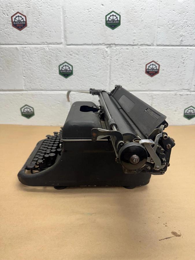 Used Remington Rand Working Type Writer, Model 17 Typewriter