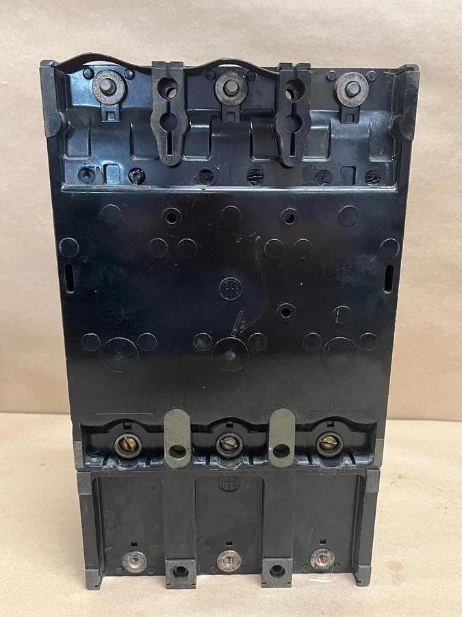 Used ITE CJ3B250 250A 3-Pole, 600V Cordon Integrally Fused Circuit Breaker