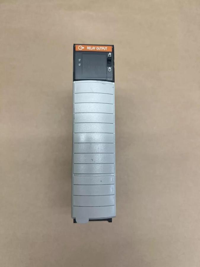 Used Allen Bradley 1756-OW16I/A Relay Isolated Output 16PT.