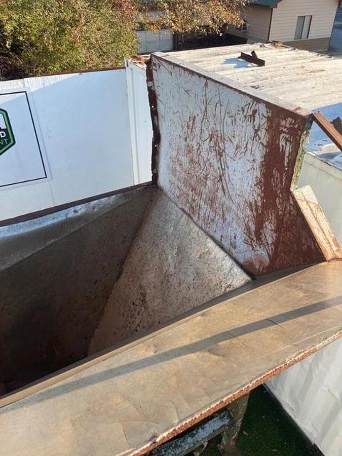 Used Feed Hopper, Drag Chain, 95 cu/ft, No Drive, Chain W:36” L:10’, Discharge H:6'