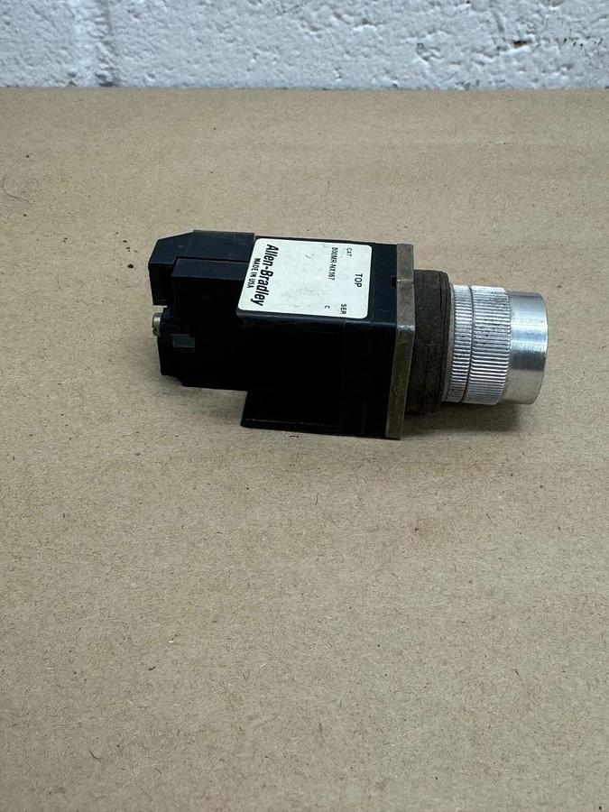Used Allen Bradley 800MR-NX167 Selector Switch, No Knob