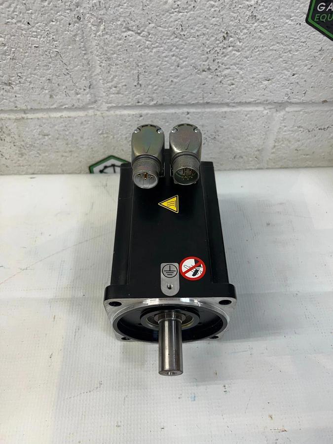 Used Schneider Electric BMH1002P07A2A Servo Motor