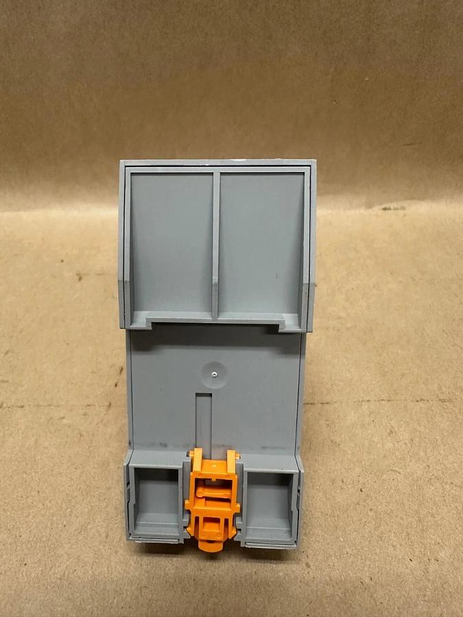 Used Phoenix Contact 2903702 Single Relay w/ RIF-4-BSC/3x21 Relay Base