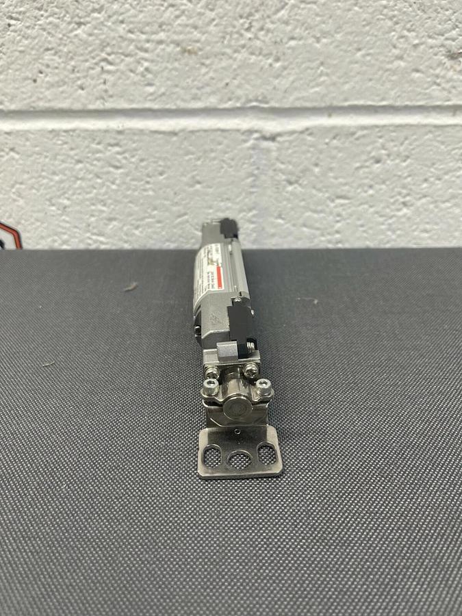 Used Keyence SL-V08H Transmitter, 24V DC 56mA