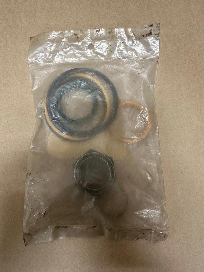 Used Melroe Company 6589798 Seal Repair Kit *FACTORY SEALED*