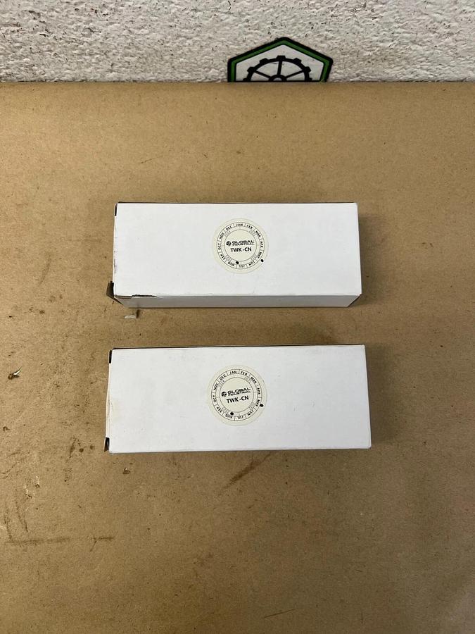 Global Industrial 695526 Multi-Purpose Felt Eraser - Lot of 2