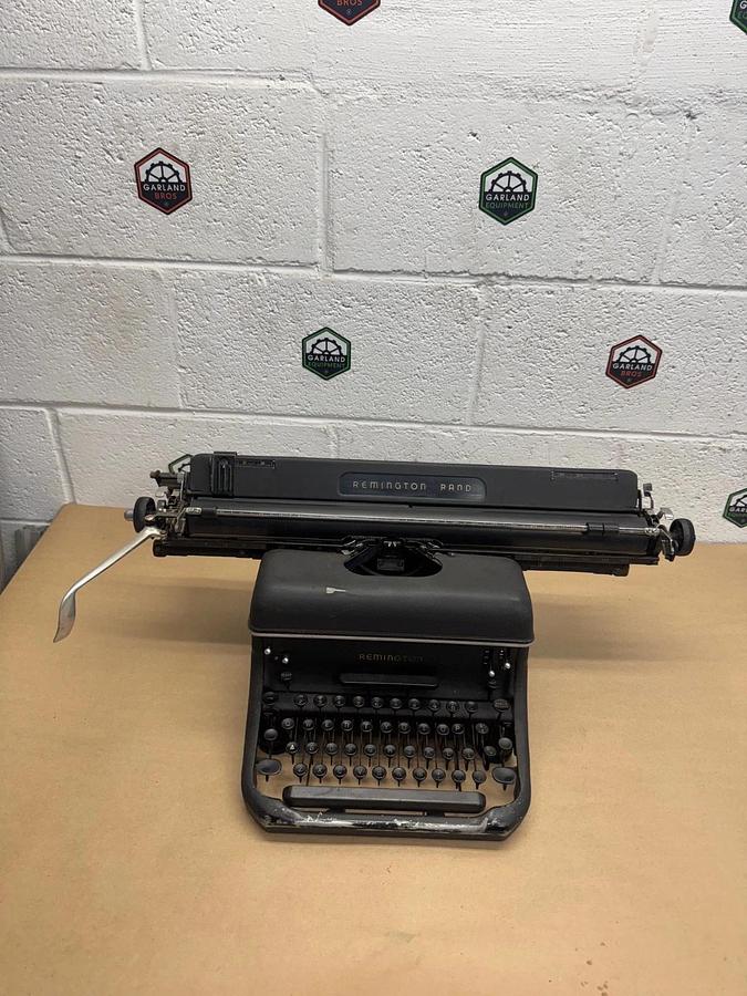 Used Remington Rand Working Type Writer, Model 17 Typewriter