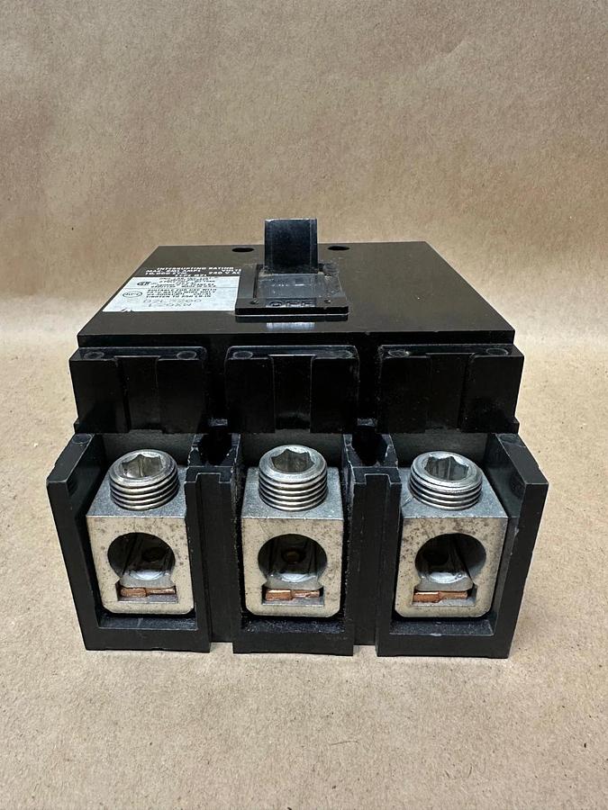 Used Square D Q2L3200 L20XW 200A 3 Pole Circuit Breaker