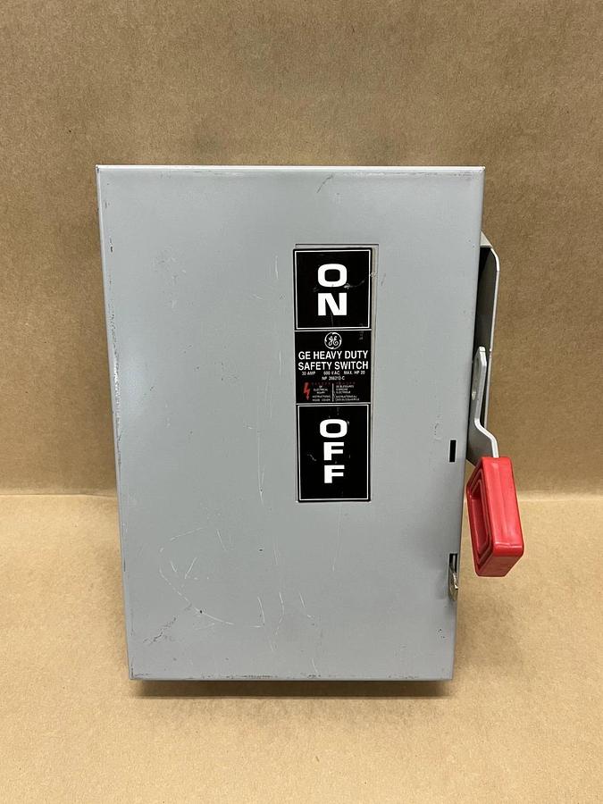Used General Electric TH3351 Model 7, 30A, 600VAC/250VDC Enclosed Safety Switch