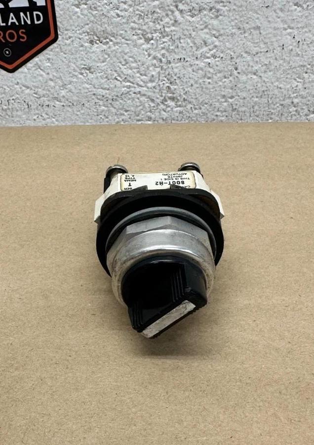 Used Allen Bradley 800T-H2 Selector Switch, 2 Position