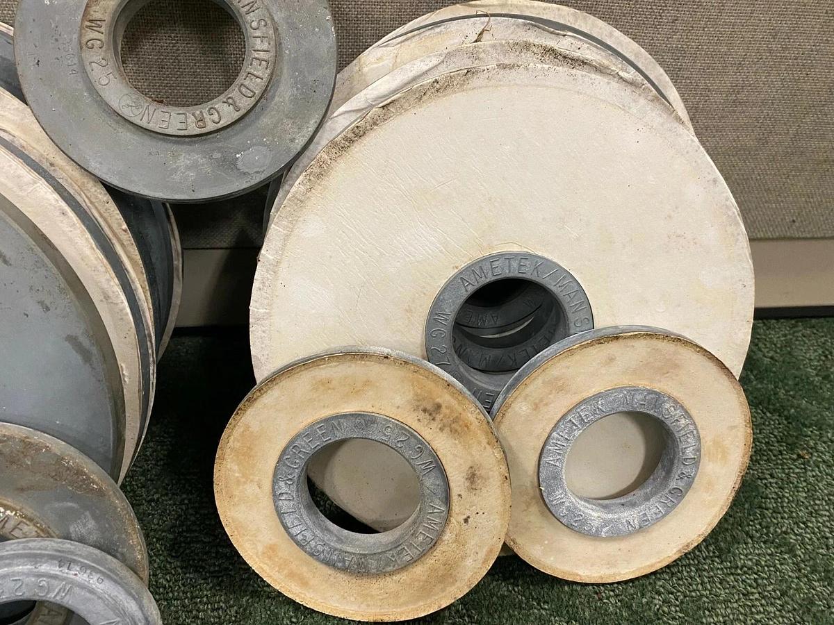 Used Ametek WG-10-1 Dead Weight Gage Tester w/ 16 Additional Weights, 10-100 PSI