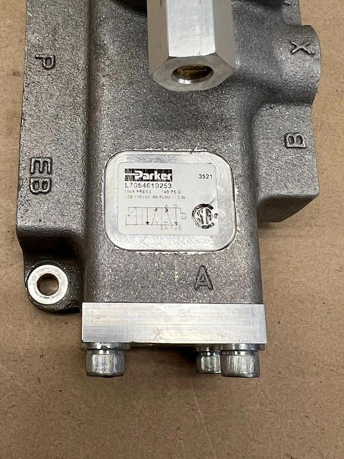 Used Parker L7054610253 Pneumatic Valve, Max Pressure 140 PSIG
