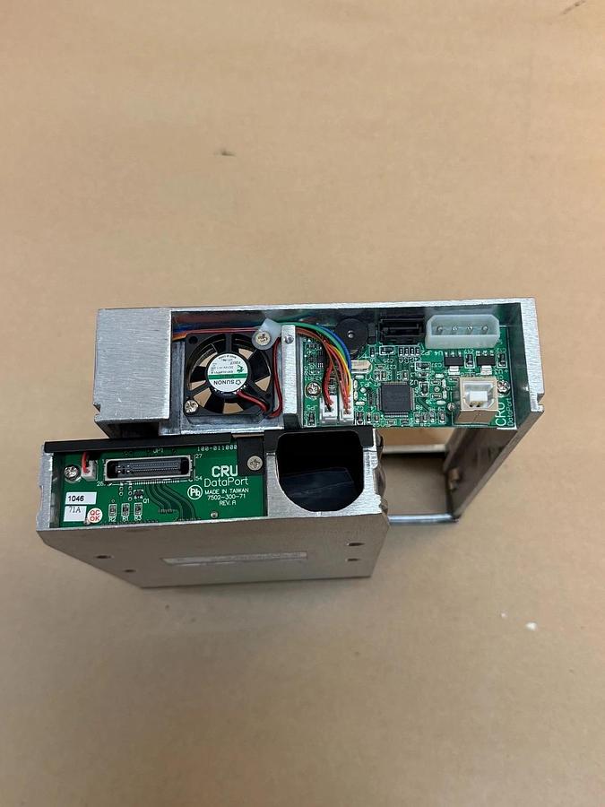 Used CRU Dataport 8441-7139-0500 Hard Drive Caddy Bay *NEW*