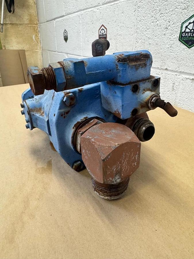 Used Eaton PVQ32-B2R Hydrualic Piston Pump 02-341686