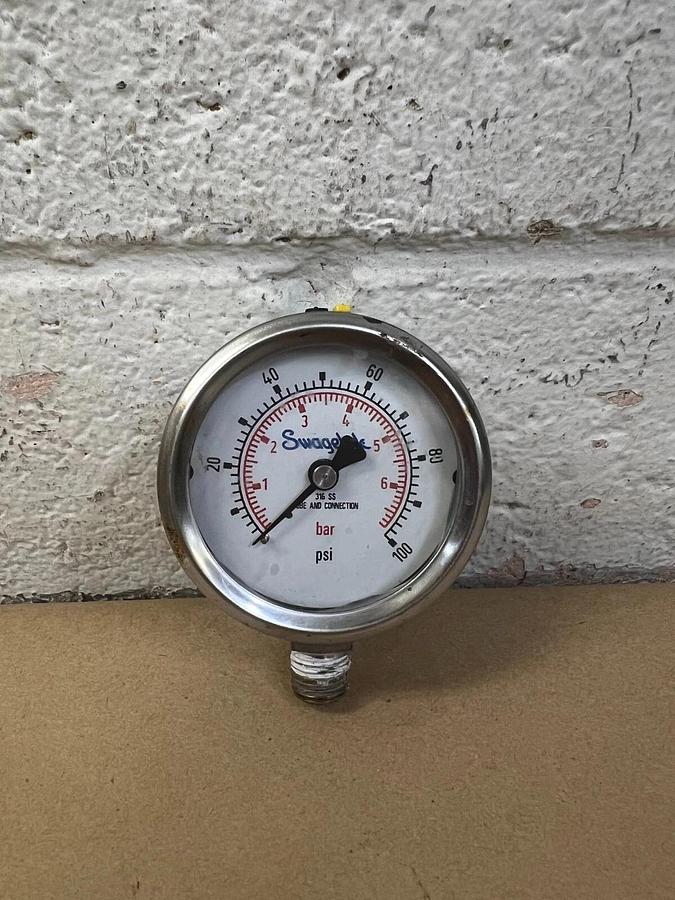 Used Swagelok PGI-63C-PG3000-LAOX SS 1/2” Gauge 0-100 PSI/Bar Pressure Gauge