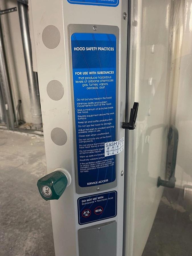 Used LabConco 10050000010814 Laboratory Fume Hood w/ Bench Top