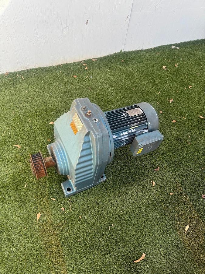 Used SEW Eurodrive DFV132S4 AC Motor 7.5HP @ 1720 RPM, SEW RX107DV132S4, 3.38:1 Ratio