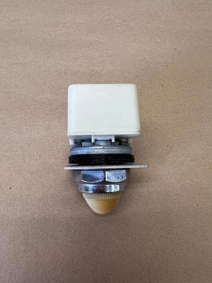 Used Square D 9001 KM1 Ser H 755 White Lamp