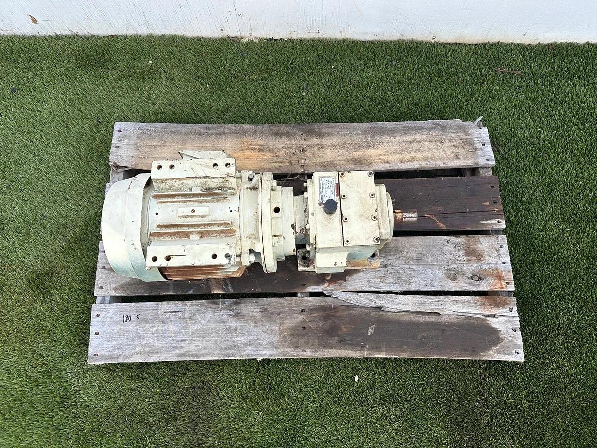 Used Quantis HB482CN180TC 8.29:1, 9.8Hp, 1750RPM Gearbox, 5Hp Motor @ 1735RPM 3Ph