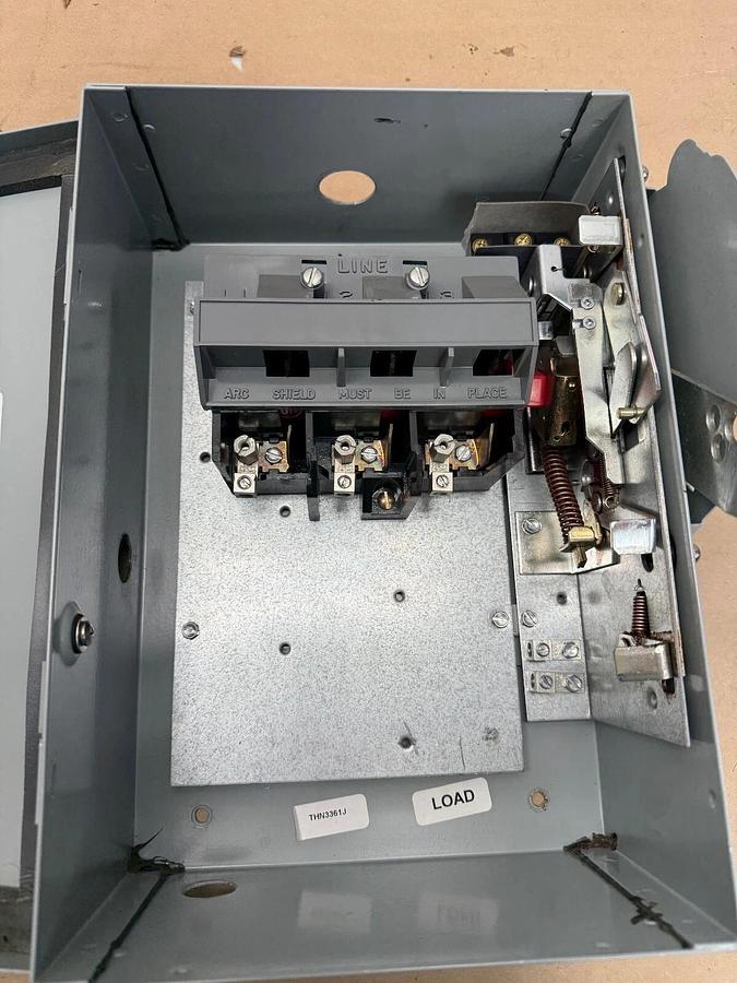 Used General Electric THN3361J Heavy Duty Safety Switch, 30 A, 600 VAC, 30 Hp