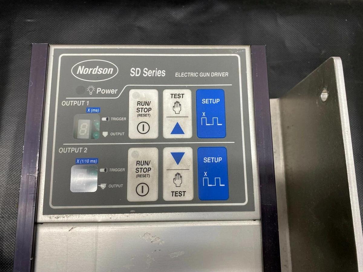 Used Nordson SD Series Electric Gun Driver, 231667E w/ Mounting Plate