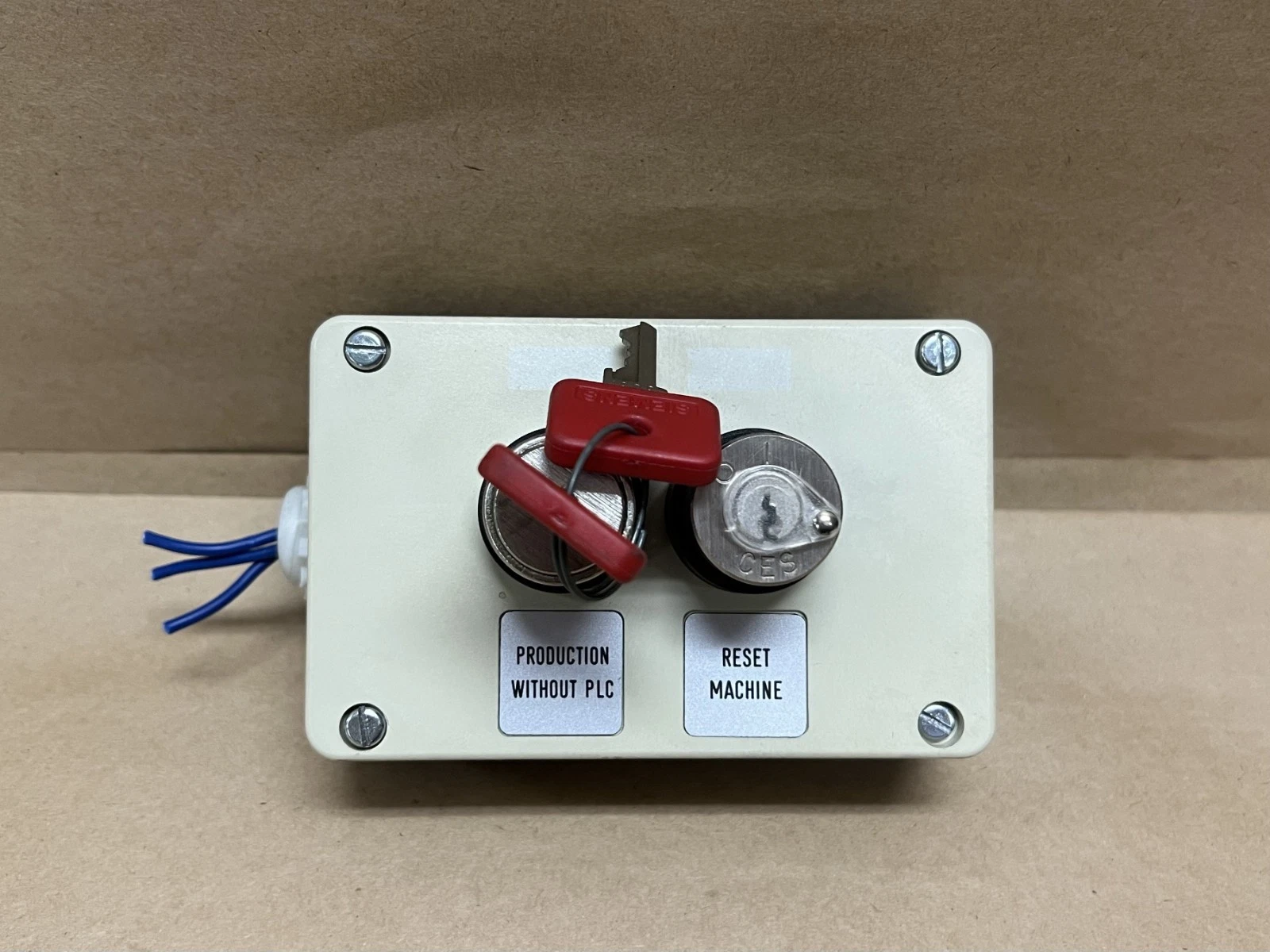 Used Siemens 3SB180-2 Industrial Control Station w/ Keys