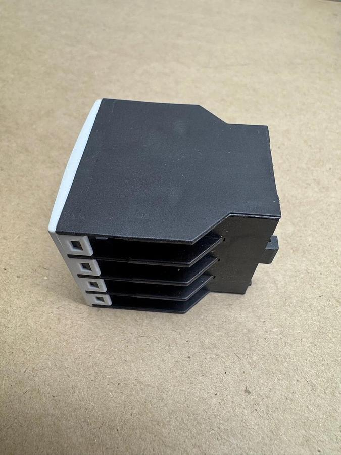 Eaton XTCEXFAC11 Contact Block (Lot of 8) *NEW*