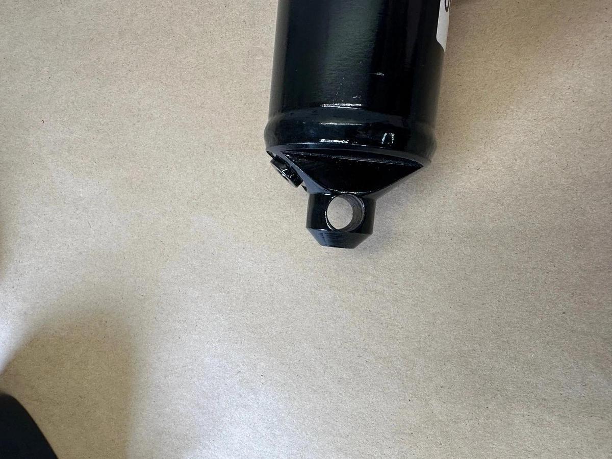 Used TT-1041090 Cylinder *NEW*