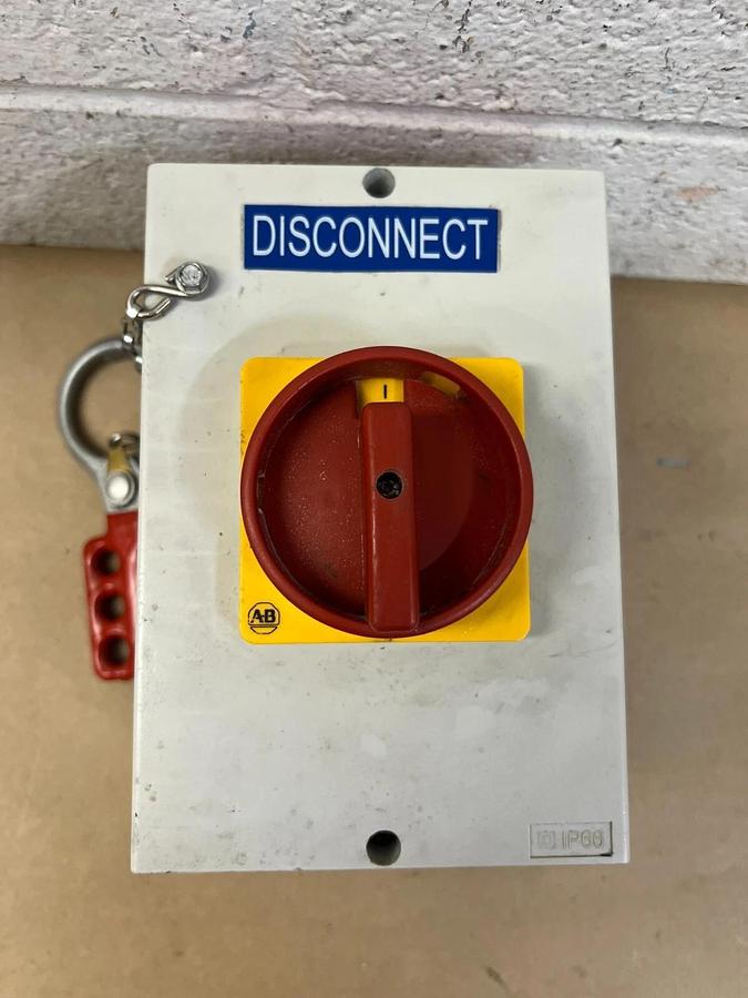 Used Allen Bradley 194E-Y32-1756-6N S001 Combiner with Load Switch