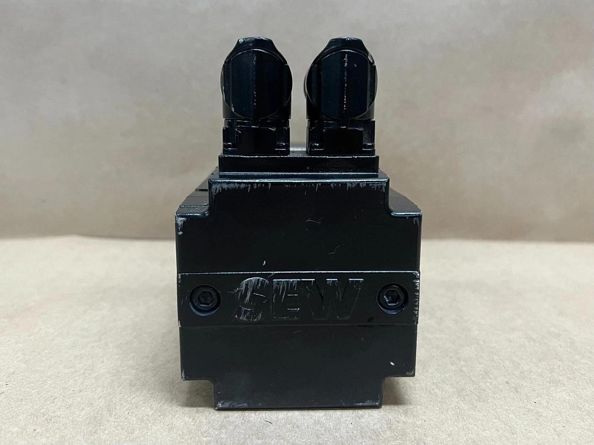 Used SEW-Eurodrive CMP63S/KY/RH1M/SM1 400V Servo Motor w/ Shaft Coupling