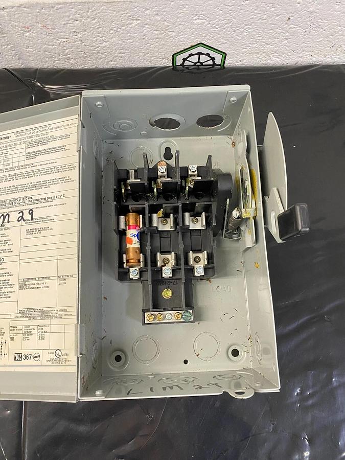 Used Cutler-Hammer DG321NGB Series B Type 1 Enclosure 30A 60Hz 240V Safety Switch