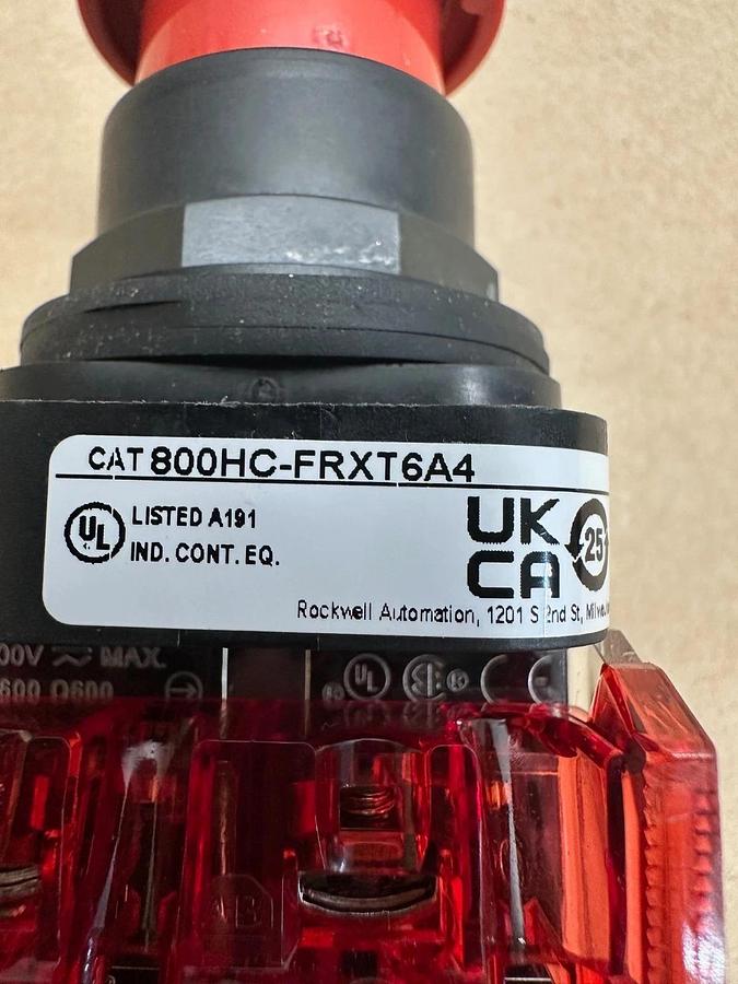 Used Allen Bradley 800HC-FRXT6A4 Pushbutton *NEW*