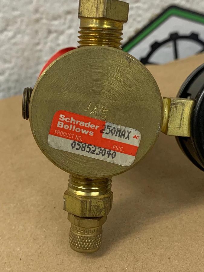 Used Schrader Bellows 085823040 Pneumatic Regualtor with USG Gauge