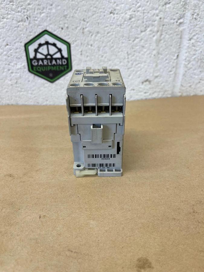 Used Allen-Bradley 100-C09E*10 Contactor, Series A, 32A, 24 VDC