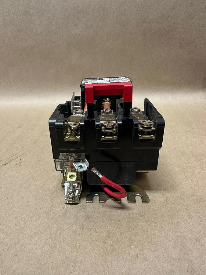 Used Square D 8911DPSO33V02 NEMA Starter, 600v-Max Series B