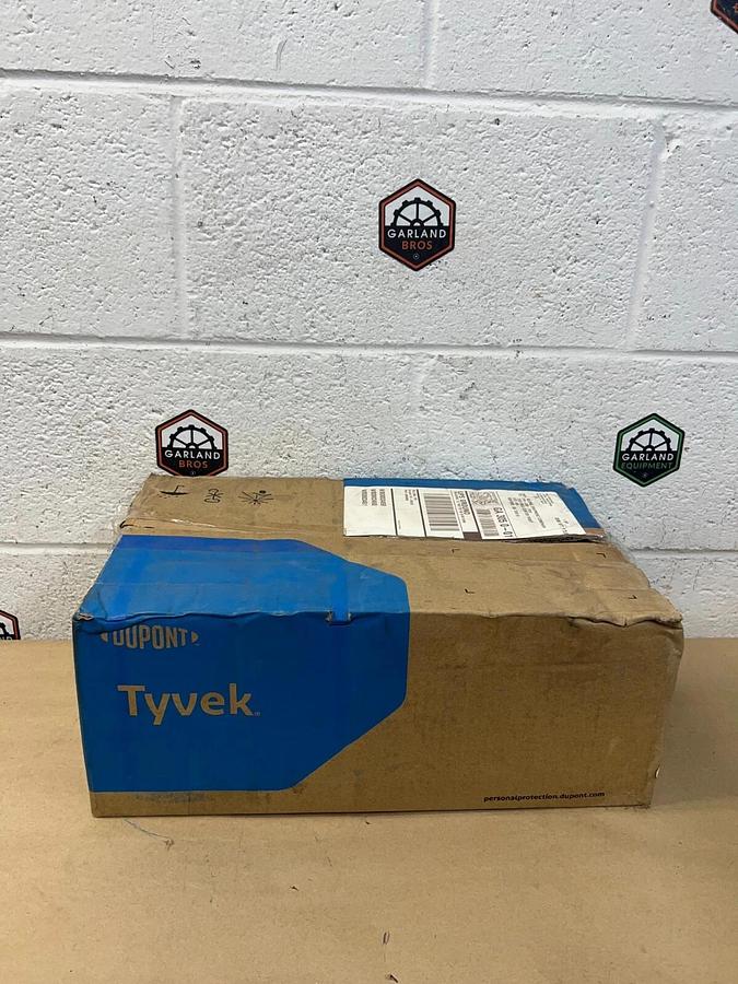 Used Dupont TY212SWHSM003000 TYVEK 400, White Lab Coats (30 pcs) Size: SM