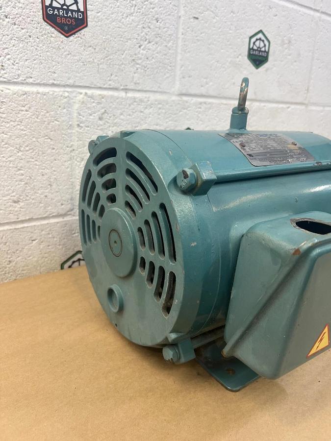Used Reliance Electric P21S3044 Sabre Motor 10Hp 3500RPM 3Ph 60Hz 208-230/460V