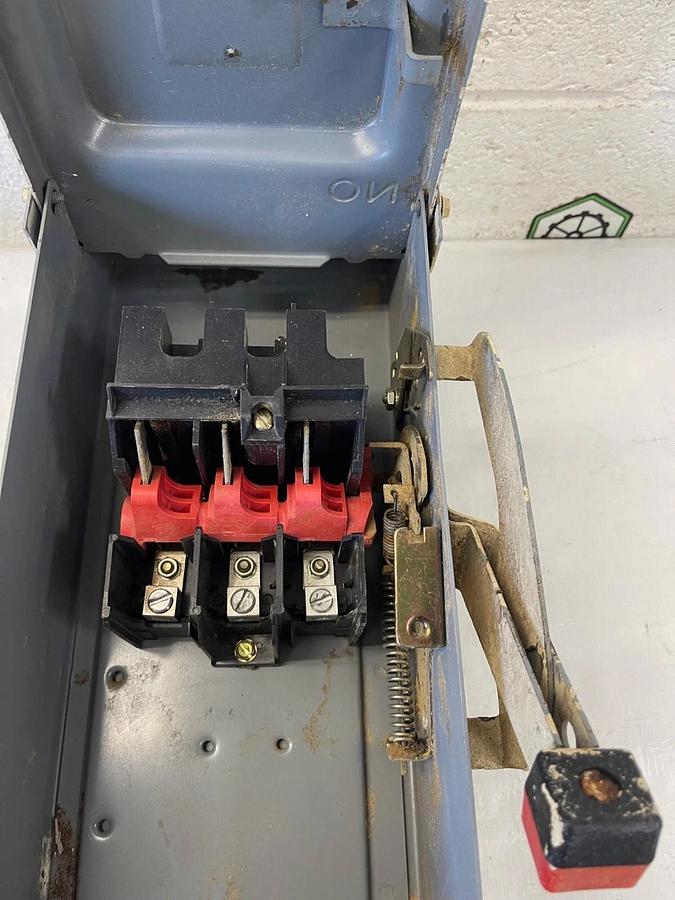 Used Square D HU361RB Heavy Duty Safety Switch Ser E2 30A 600VAC Single Throw