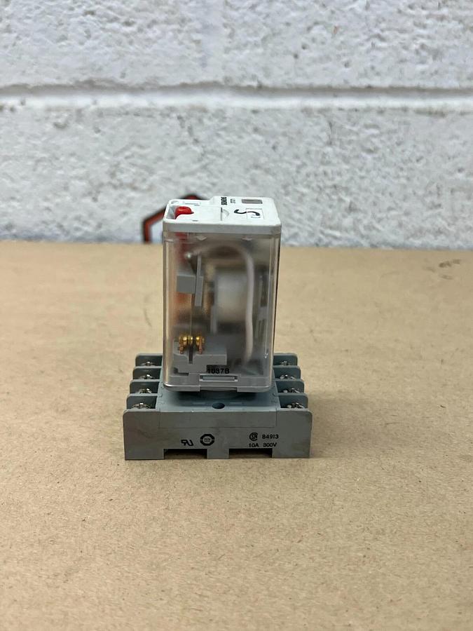Used Siemens 3TX7112-1LF13 Coil w/ Base Unit