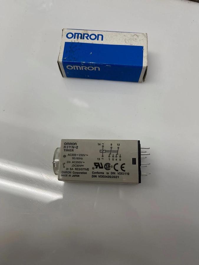 Used Omron H3Y-N-2, Timer, 50/60 Hz, AC200-230