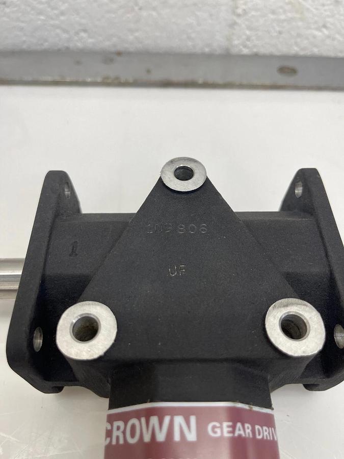 Used Crown C109806, Zero-Max, 90 Degree 3 Way Gear Drive