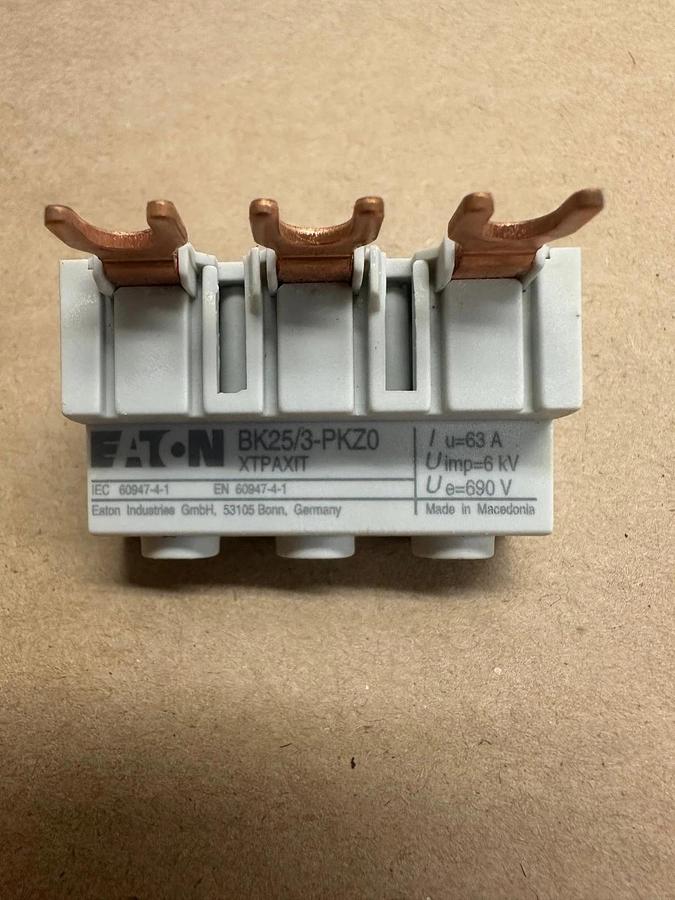Used Eaton XTPAXIT BK25/3-PKZ0 Incoming Terminal *NEW* (Qty 4 in Box)