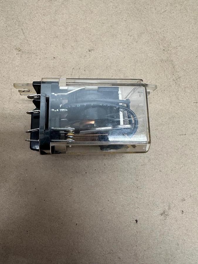 Used Square D 8501 Type KF13V14 Relay